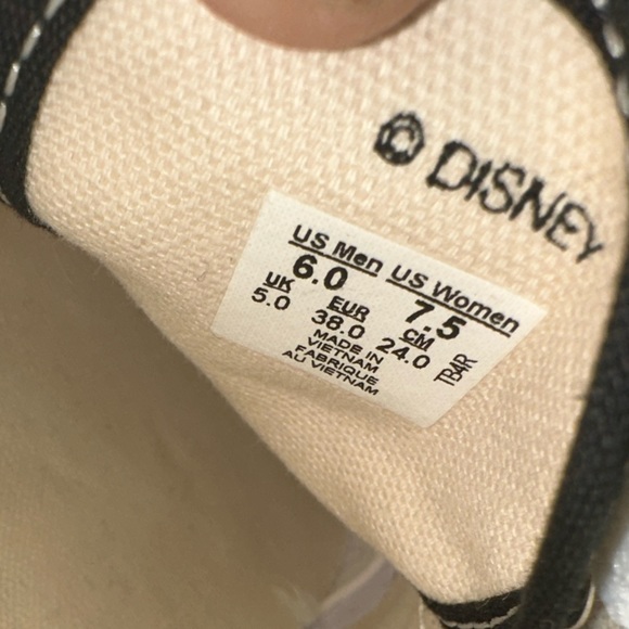 VANS x Disney women’s sneakers size 7.5 - Picture 4 of 6